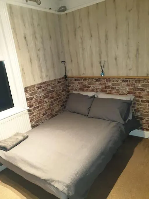 Spacious Bedroom With Private Bathroom. Abbey Wood