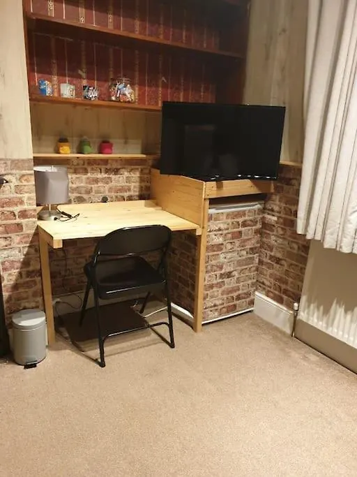 Spacious Bedroom With Private Bathroom. Abbey Wood Apartment