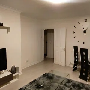 Heronsgate Gh009 Apartment